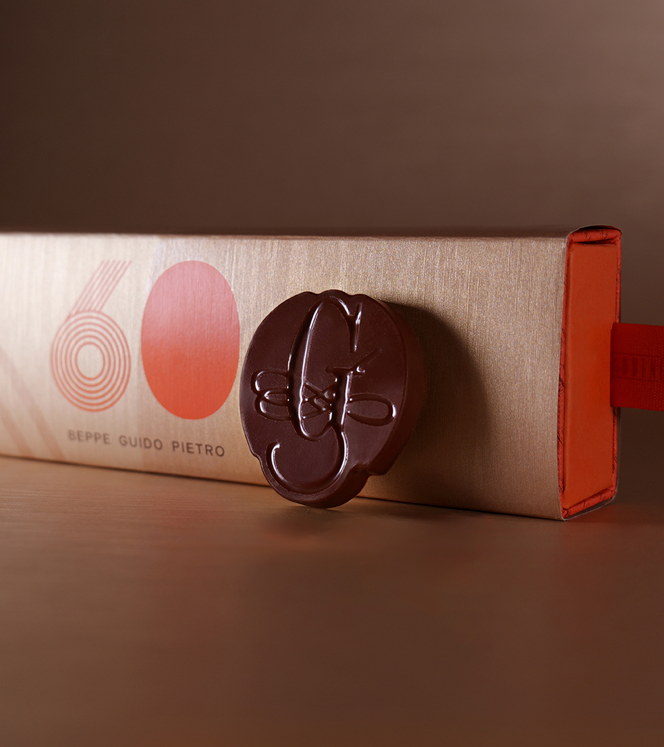 Shooting fotografico del packaging anniversario Guido Gobino