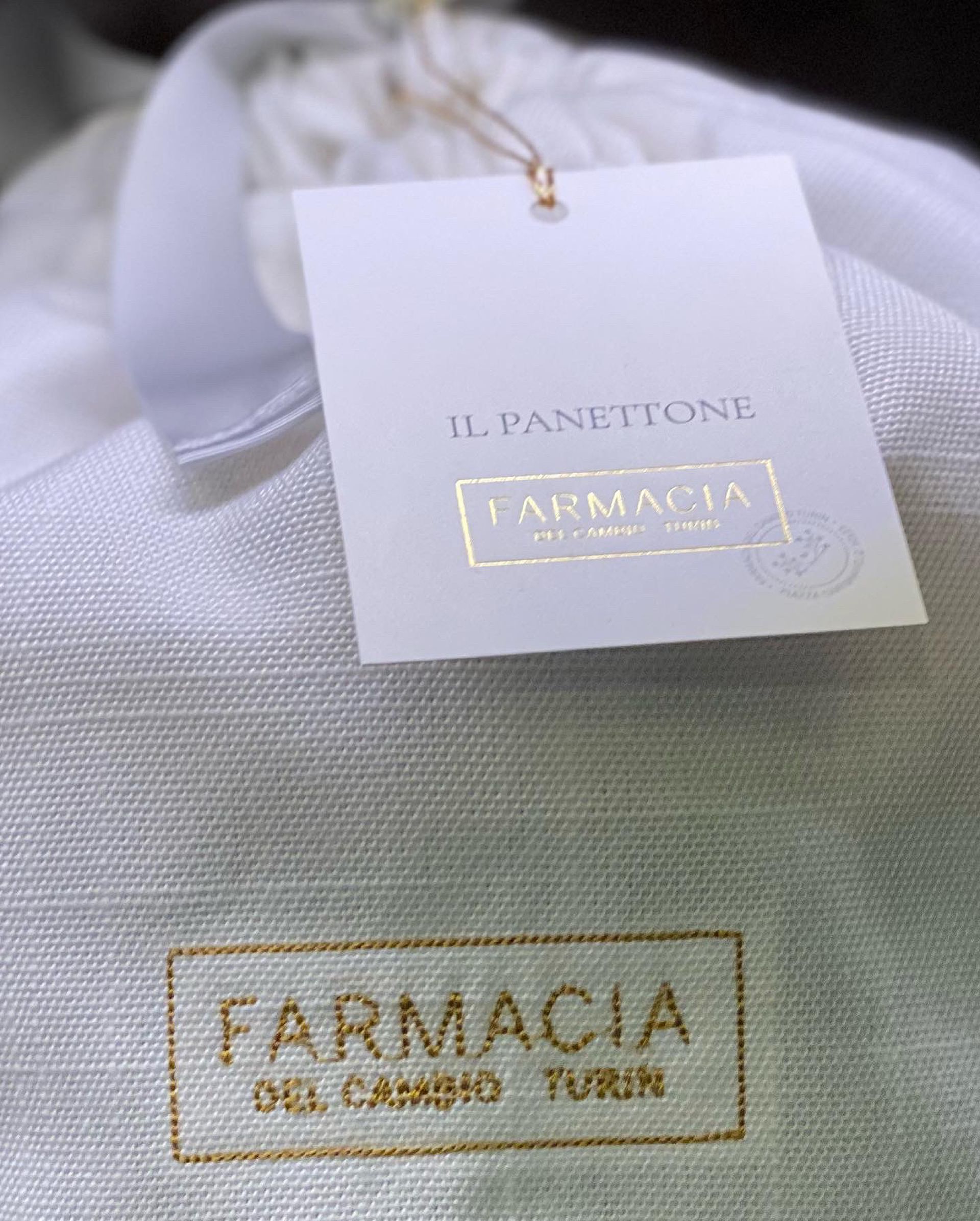 Packaging tessile ispirato al brand heritage Farmacia Del Cambio