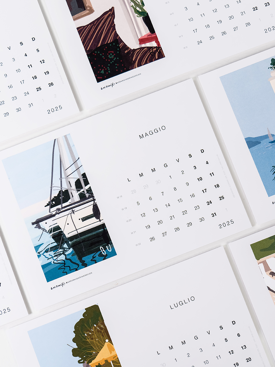 Schede mensili del calendario 2025 con illustrazioni digitali a colori vista mobile