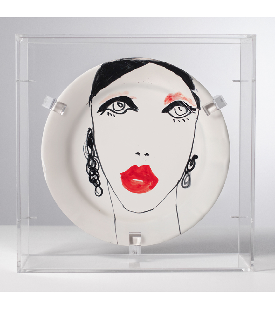 Piatto illustrato in ceramica come oggetto espositivo