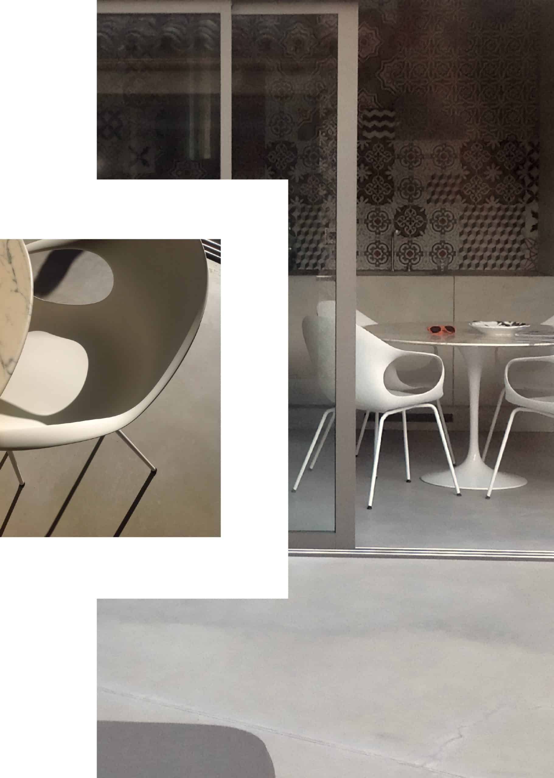Dettaglio di sedute bianche e parete decorativa con pattern geometrici in ambiente moderno - vista mobile